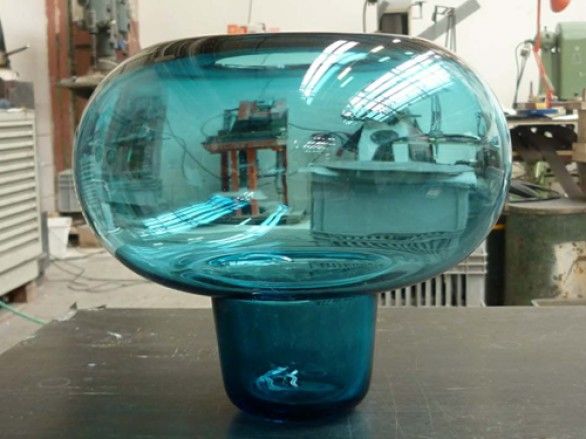 the-blown-glass-vase-by-Guillaume-Delvigne3