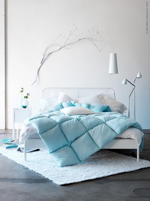 blue-and-white-bedroom